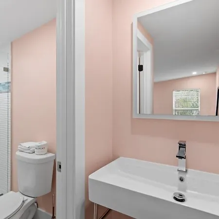 Charming Suite With Balcony And Bikes In Historic Sandpiper Inn Sanibel Exterior photo
