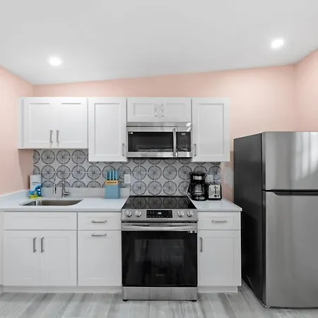 Charming Suite With Balcony And Bikes In Historic Sandpiper Inn Sanibel Exterior photo