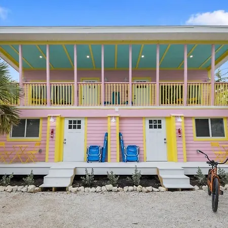 Charming Suite With Balcony And Bikes In Historic Sandpiper Inn Sanibel Exterior photo