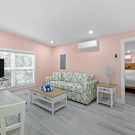 Charming Suite With Balcony And Bikes In Historic Sandpiper Inn Sanibel Exterior photo