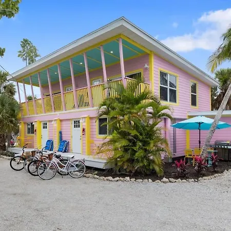 Charming Suite With Balcony And Bikes In Historic Sandpiper Inn Sanibel Exterior photo