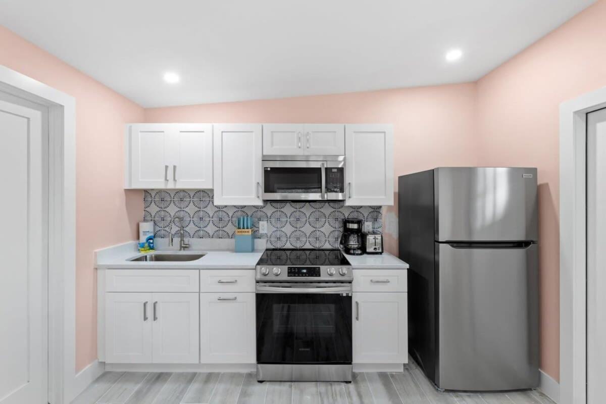 Charming With Balcony And Bikes In Historic Sandpiper * Sanibel