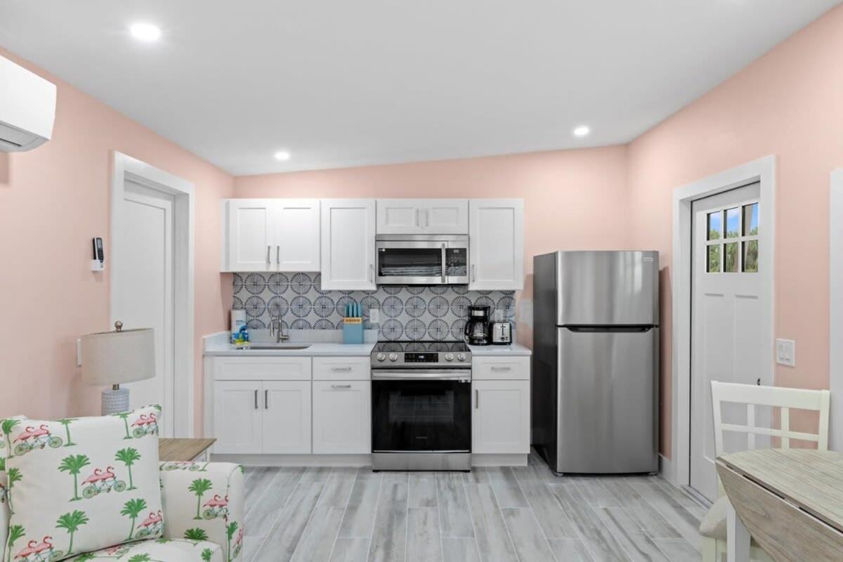 Charming With Balcony And Bikes In Historic Sandpiper Sanibel
