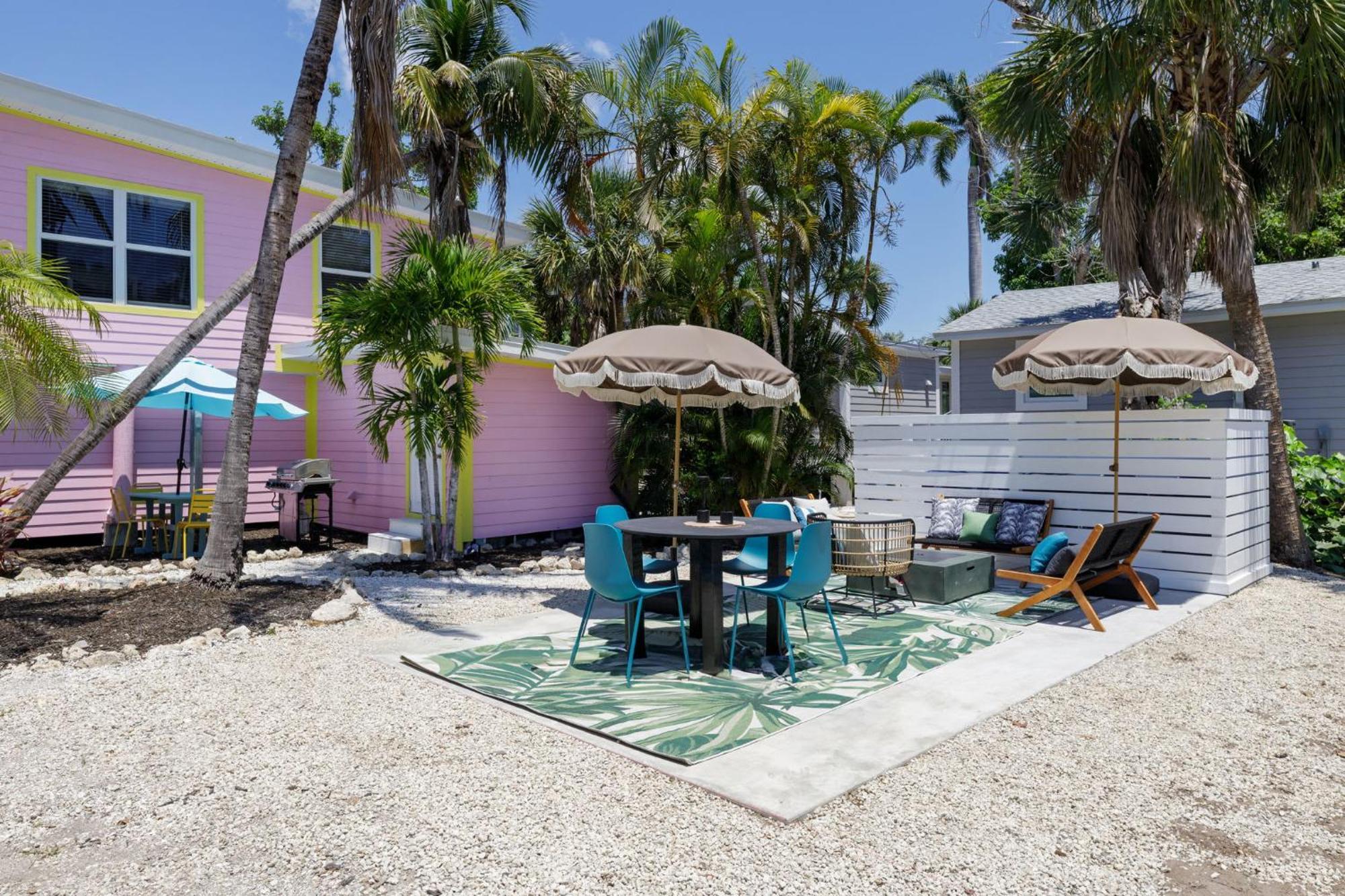 Charming With Balcony And Bikes In Historic Sandpiper *