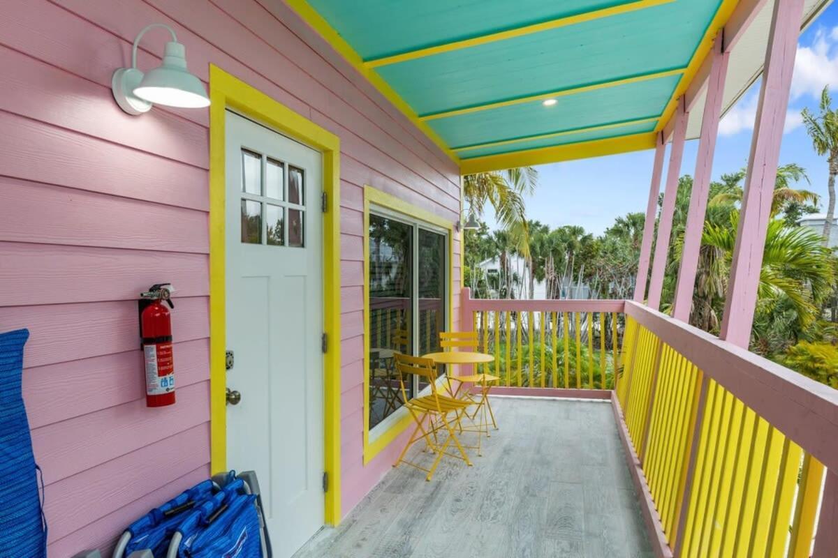 Charming With Balcony And Bikes In Historic Sandpiper