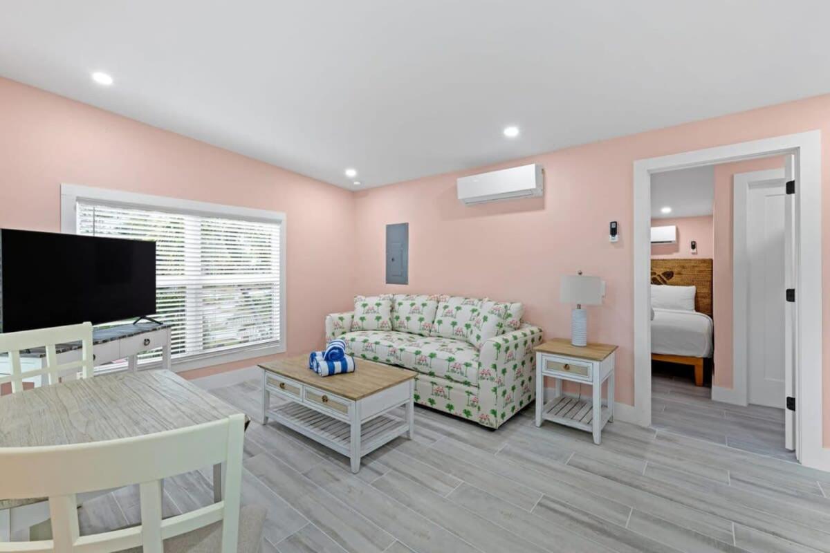 Charming With Balcony And Bikes In Historic Sandpiper Apartment Sanibel